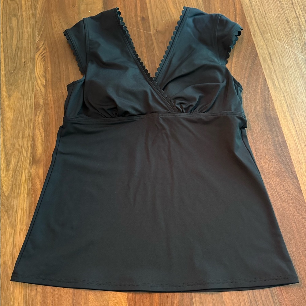 Lands’ End Black Scalloped Sleeve Swimsuit Top NWOT
